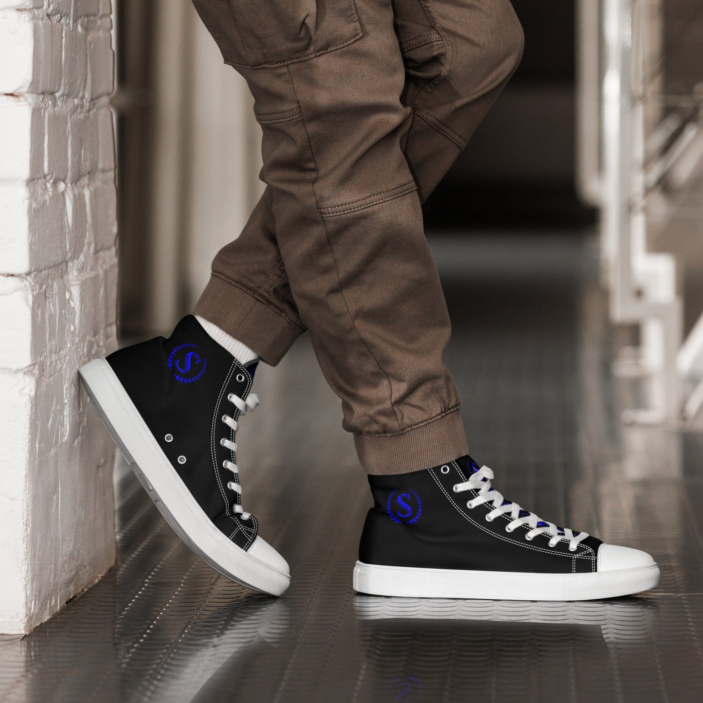 Men’s high top canvas shoes