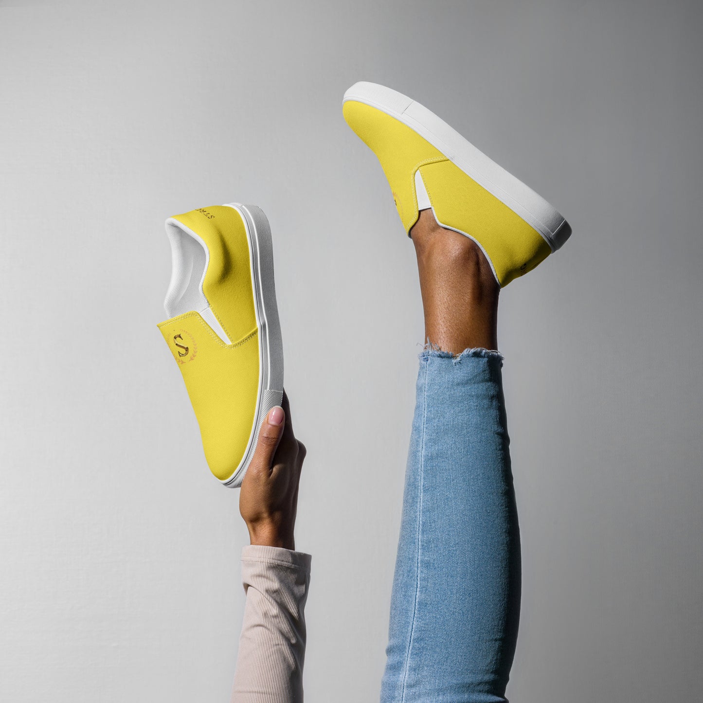 Women’s slip-on canvas shoes